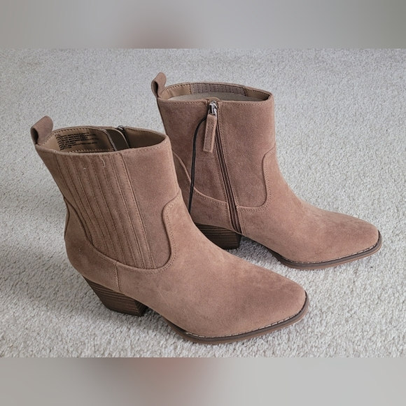 🔥NWT🔥SZ 7.5 Solita Western Boots - Universal Thread - Picture 2 of 12